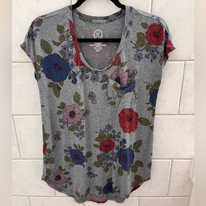 5/$20! Maurices Grey Red Blue Floral Pocket T-shirt